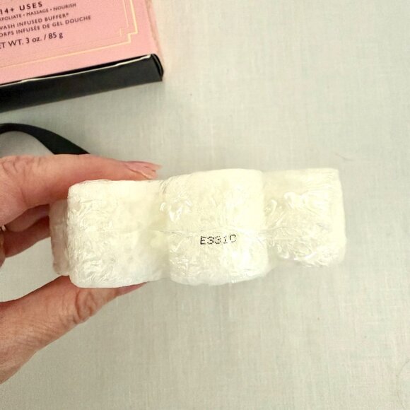 Spongelle French Lavender Body Wash Infused Buffer All In One Cleansing Exfoliat - Picture 2 of 6